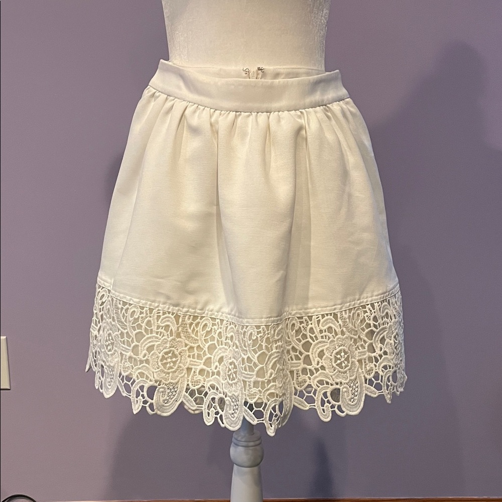 Express off white lace trimmed skirt size 2
